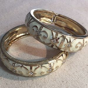 Pair of elegant enameled bangles